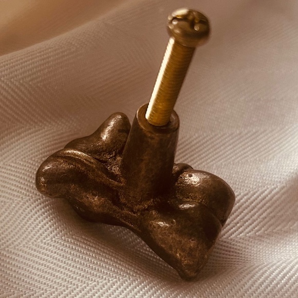 4 Antique Romanesque Female Busts Solid Brass 1.5 x 1 x 1.5" Drawer Knobs - Rare - Picture 6 of 7